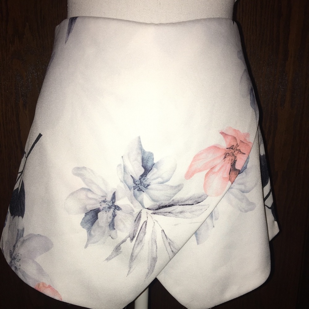 Two Piece Set. - Picture 3 of 7